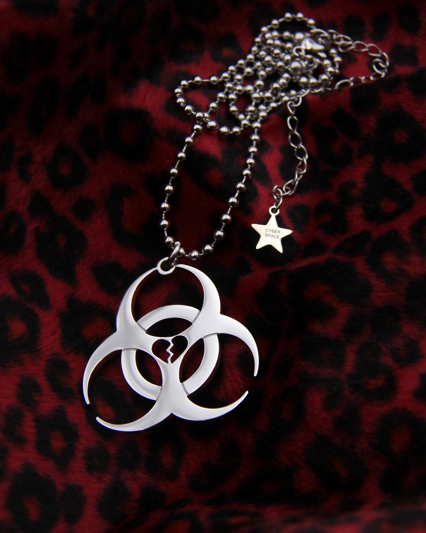 TOXIC LOVE NECKLACE