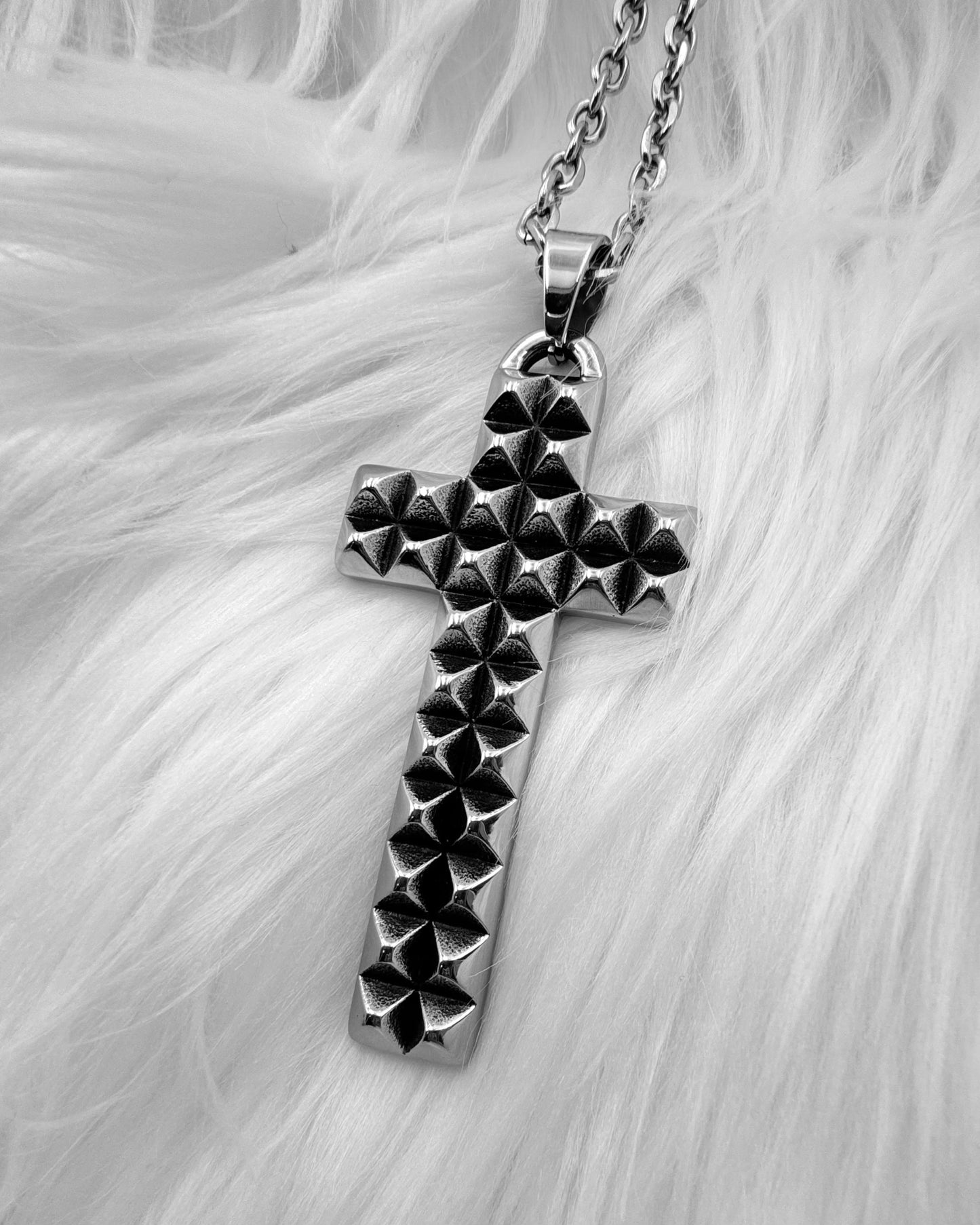 LRG STUD CROSS NECKLACE