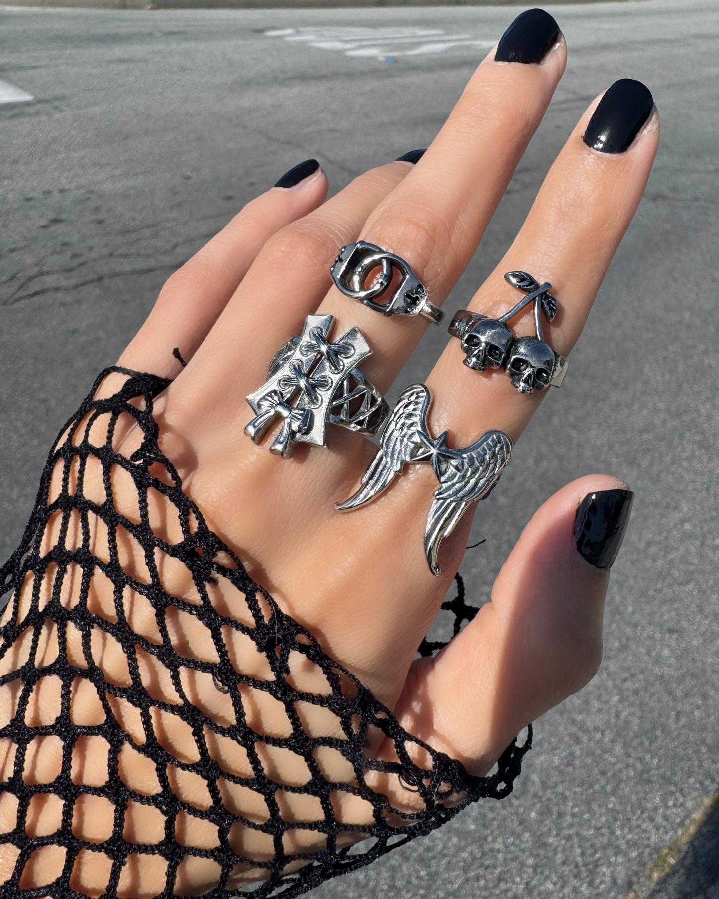 HANDCUFF RING