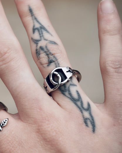 HANDCUFF RING