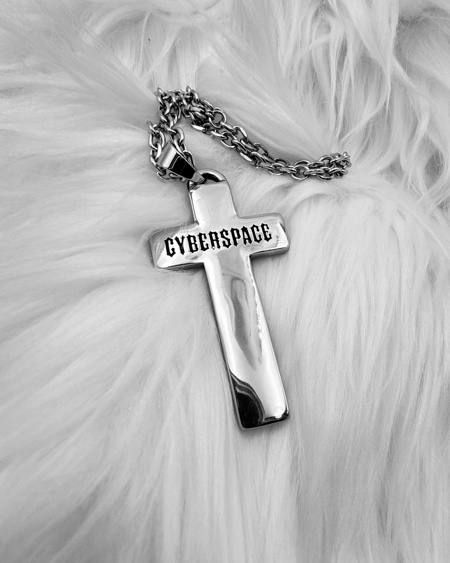 LRG STUD CROSS NECKLACE