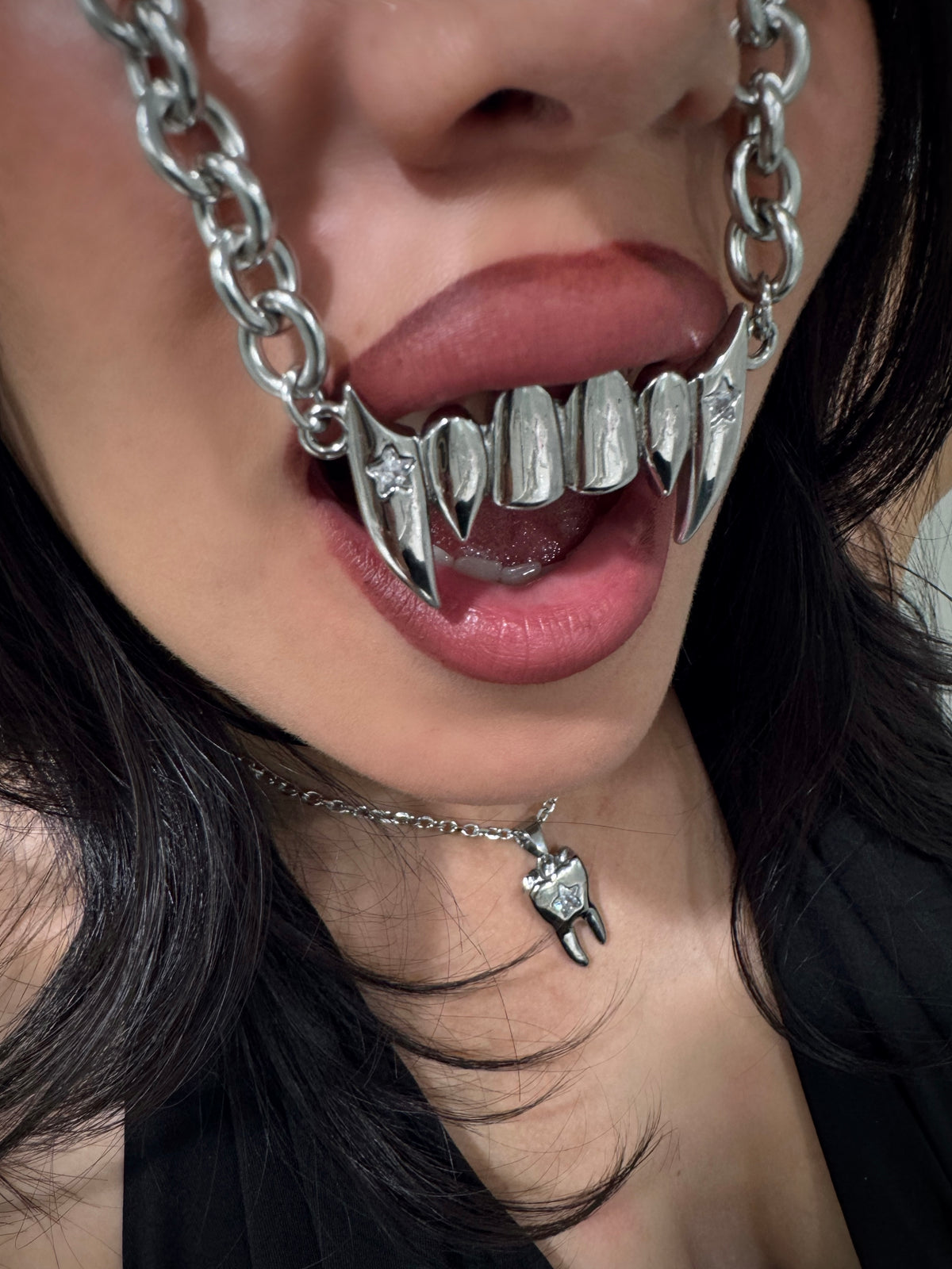 VAMP FANG NECKLACE