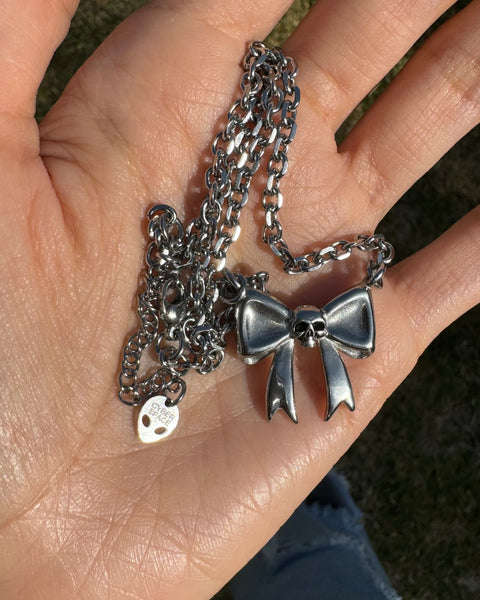 SKULL BOW NECKLACE