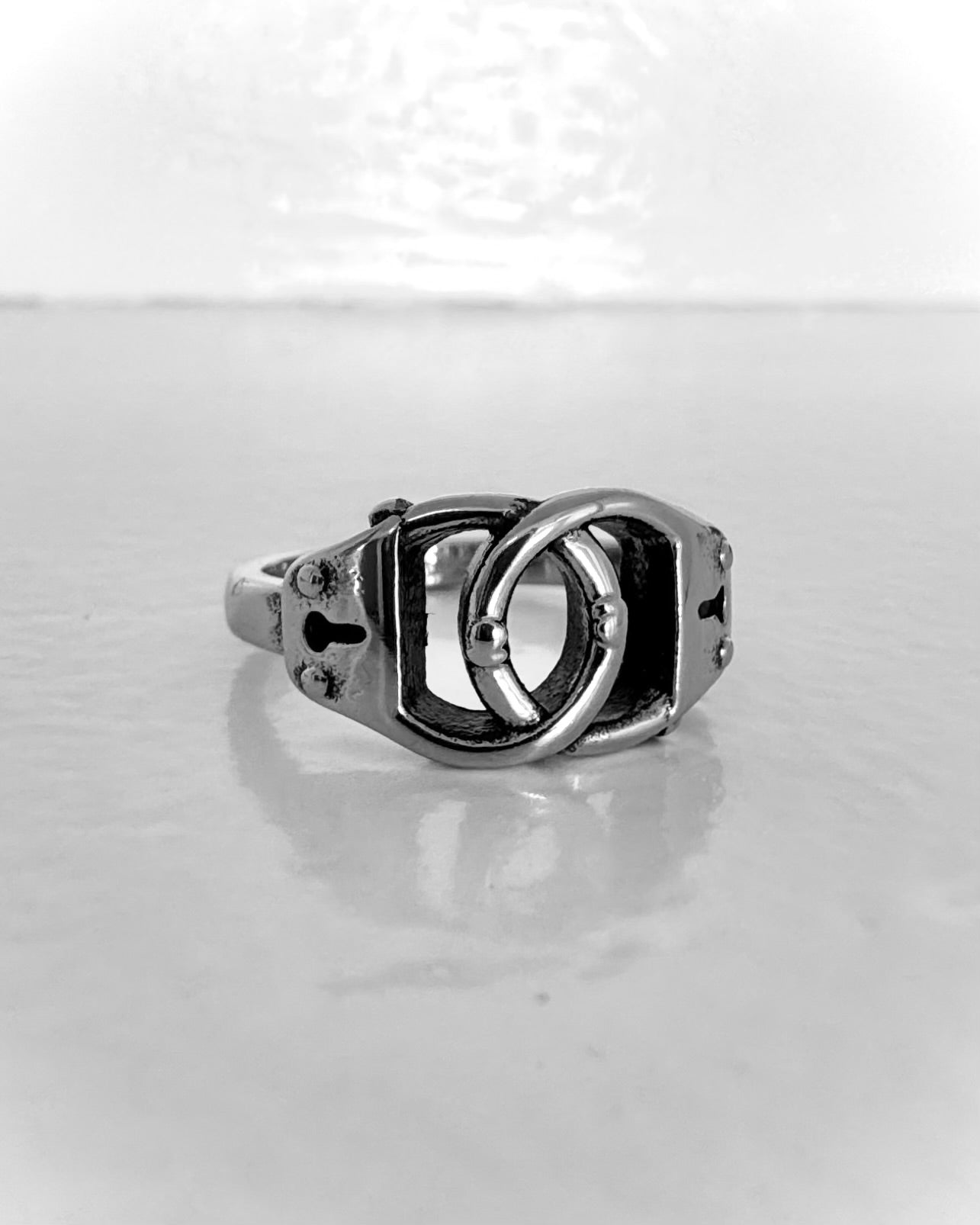 HANDCUFF RING