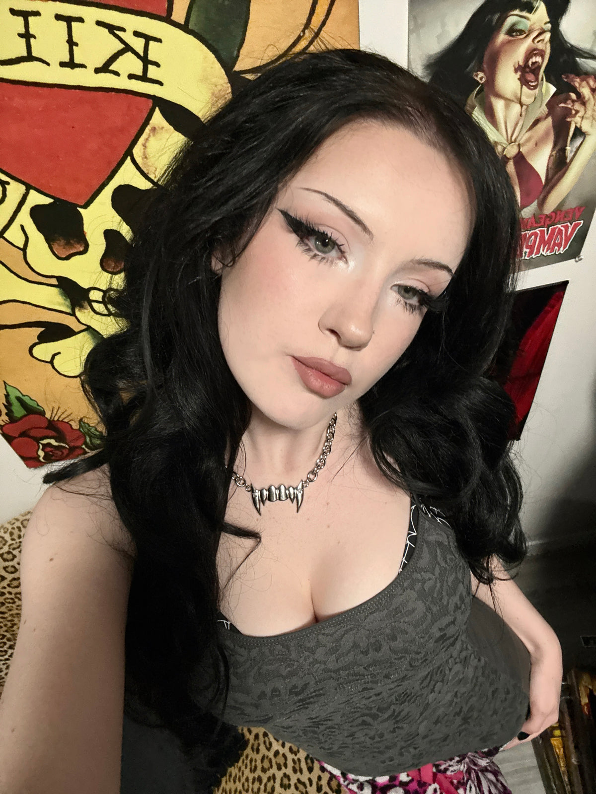VAMP FANG NECKLACE