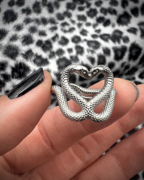 SNAKE HEART RING