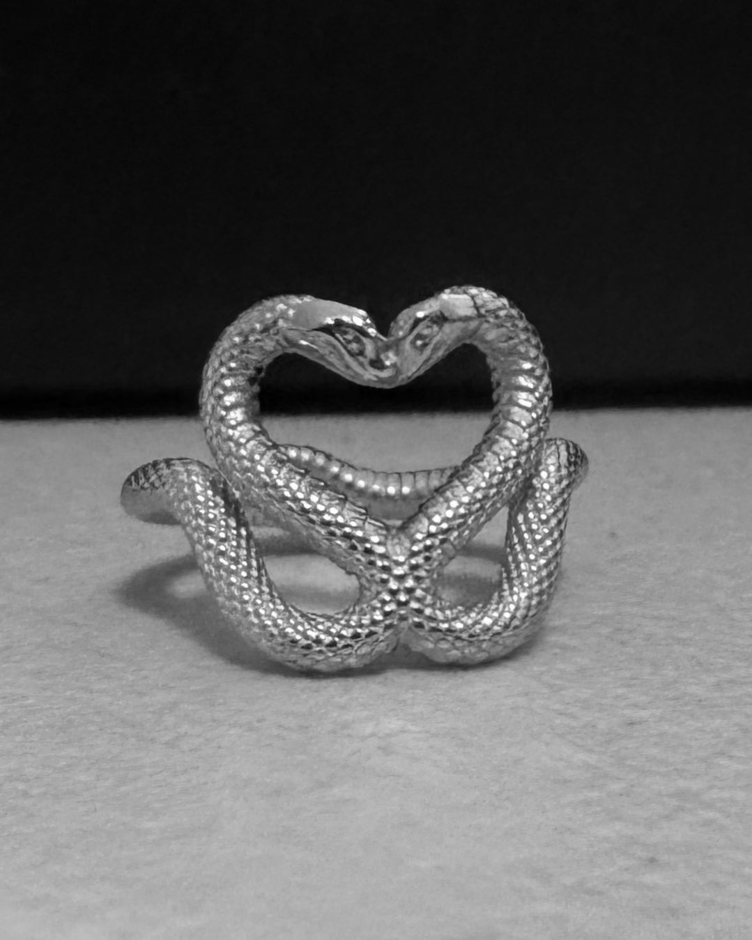 SNAKE HEART RING