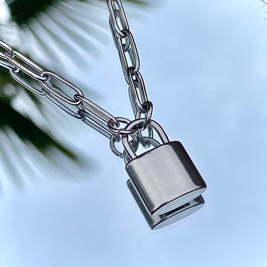 PAPER CLIP LOCK NECKLACE 🔒