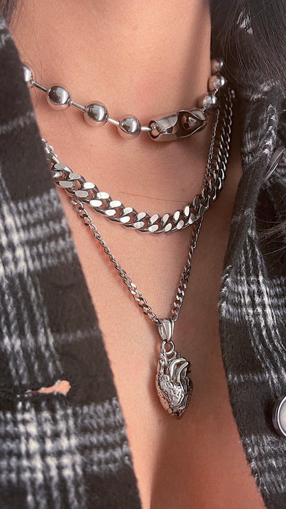 BEATING HEART NECKLACE