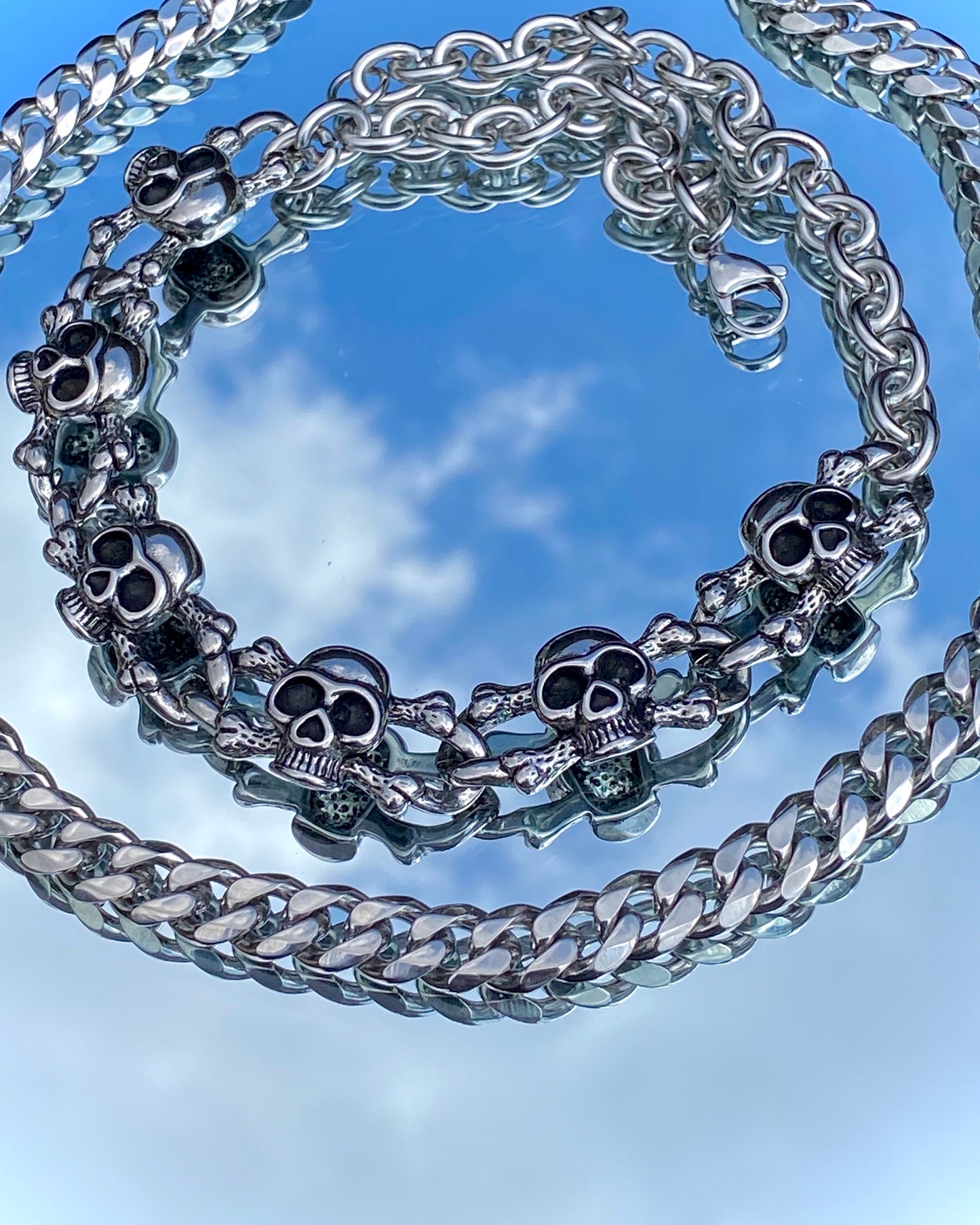 THE CROSSBONES CHOKER NECKLACE