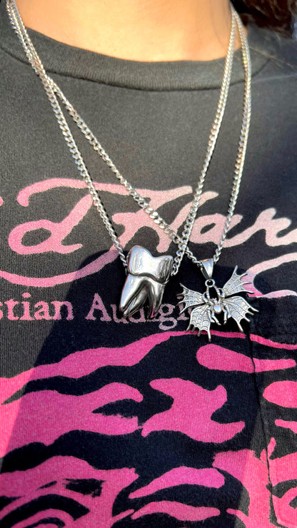 LARGE TOOTH NECKLACE