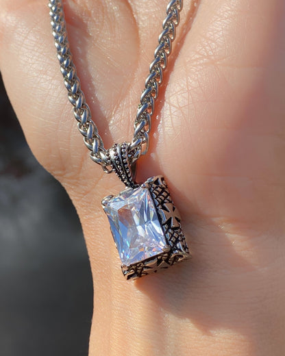 THE CHUNKY DIAMOND NECKLACE