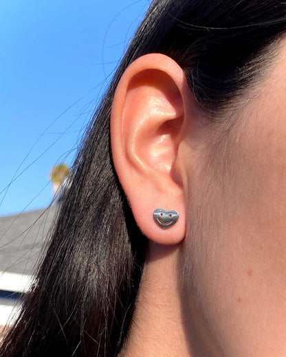 HAPPY HEART STUDS