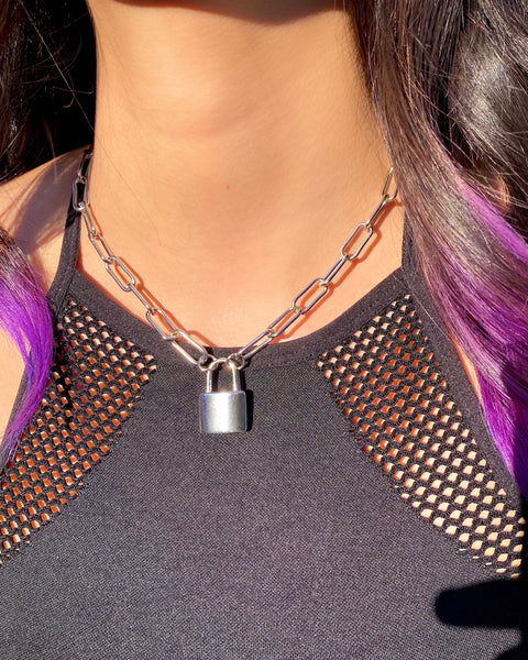 CHUNKY PAPER CLIP LOCK NECKLACE