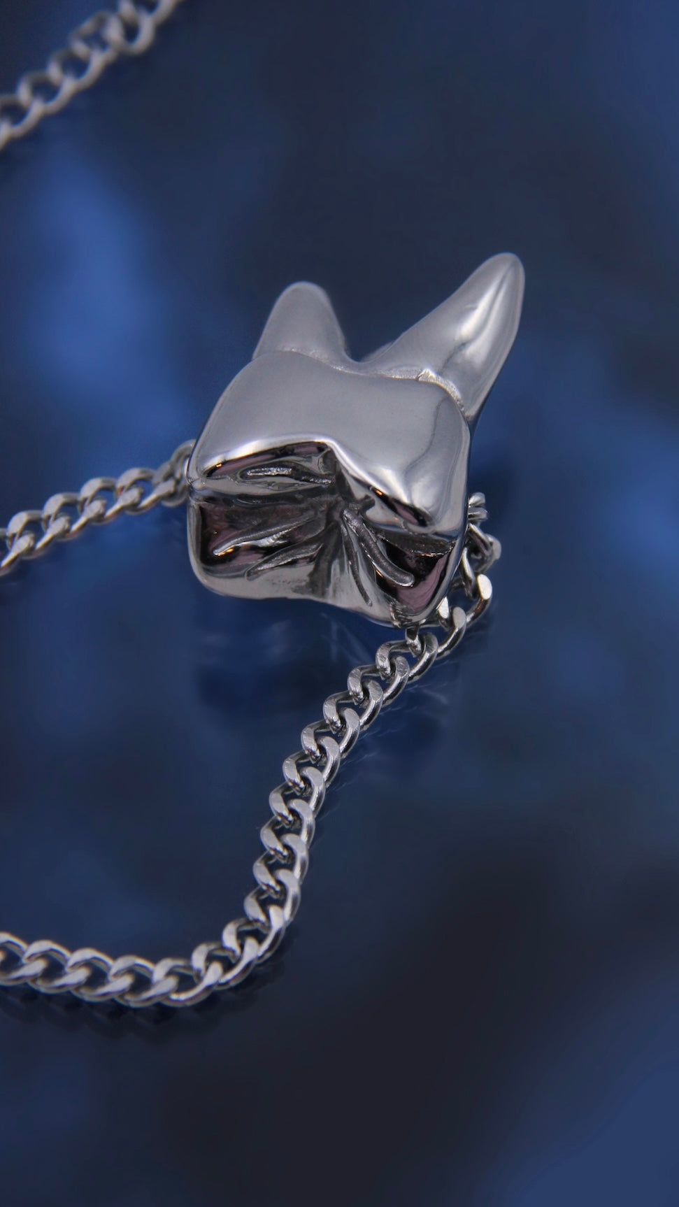 LARGE TOOTH NECKLACE