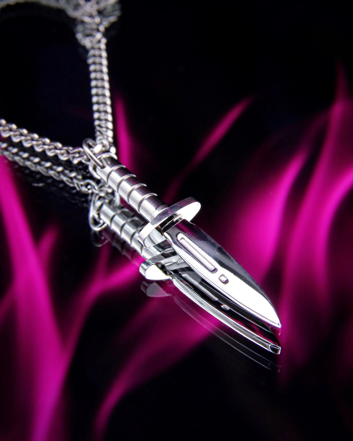 SHARP EDGE NECKLACE