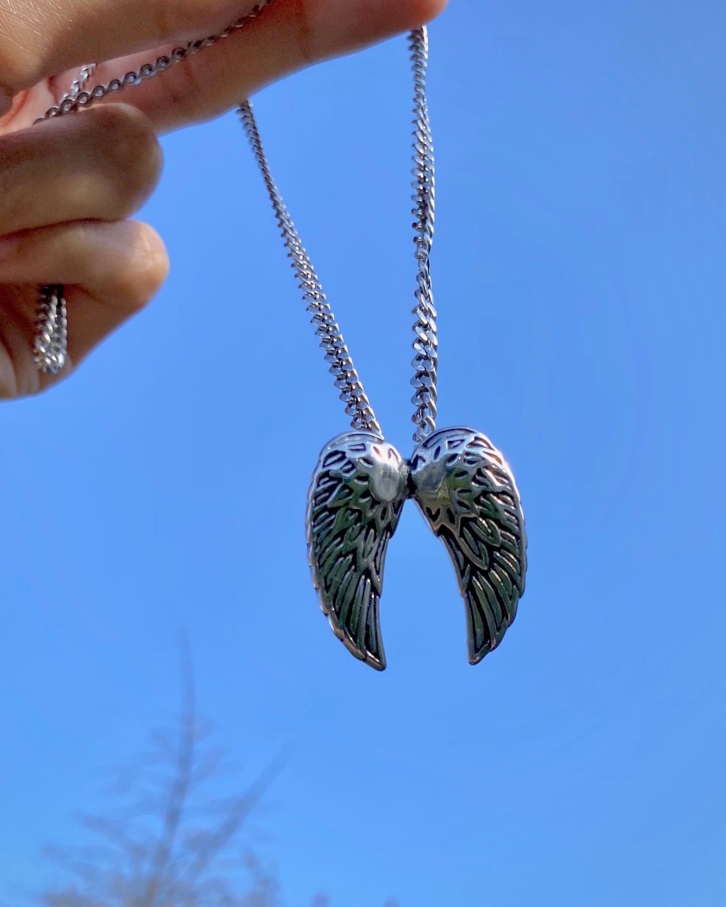 ANGELIC WINGS NECKLACE