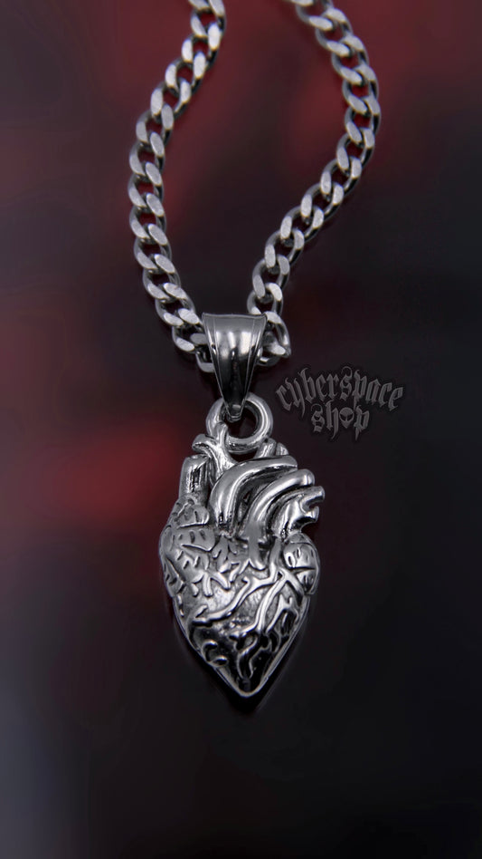 BEATING HEART NECKLACE