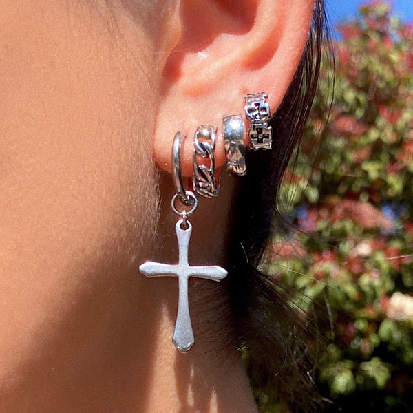 GOTH CROSS EARRING