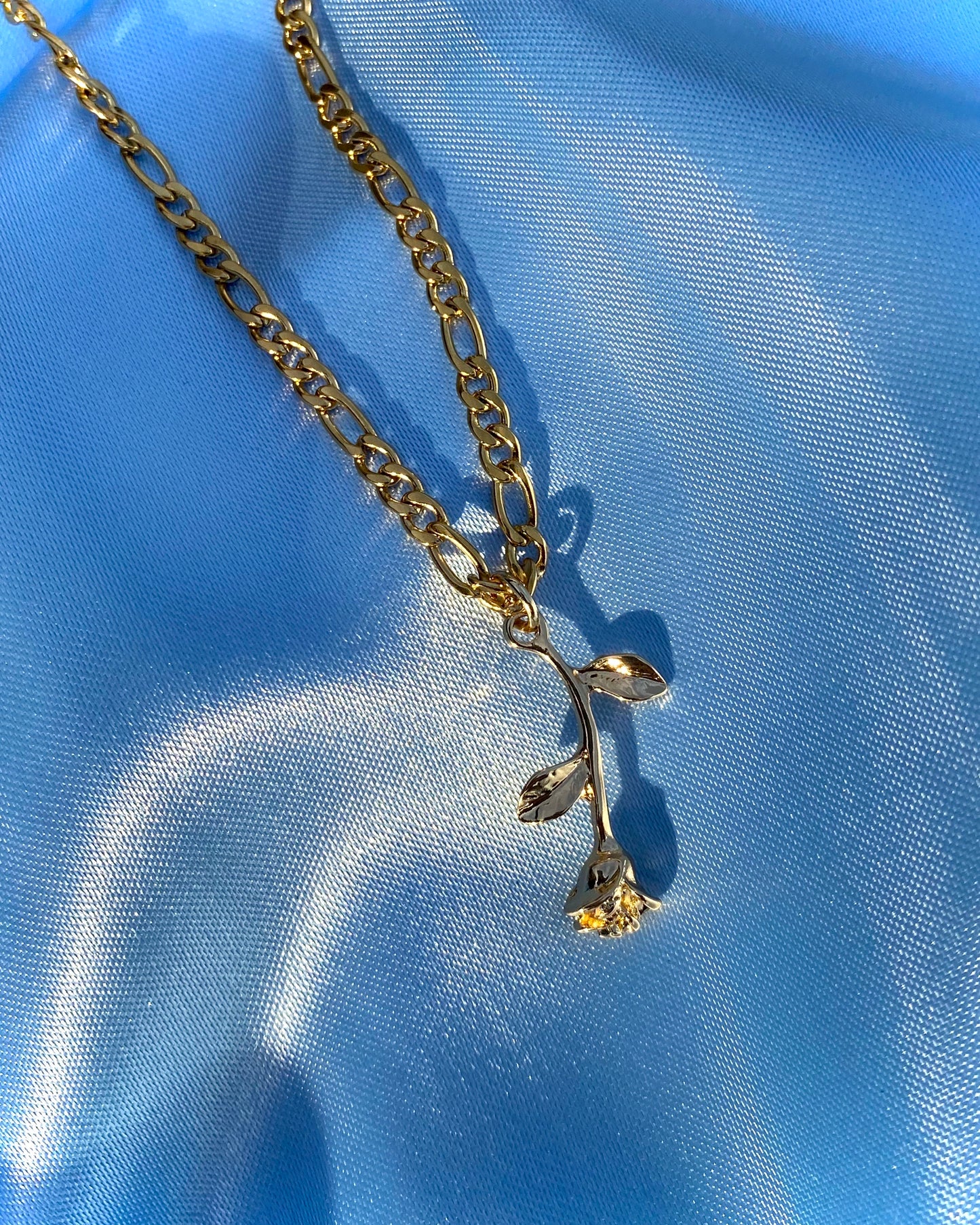 GOLD FRAGILE ROSE NECKLACE